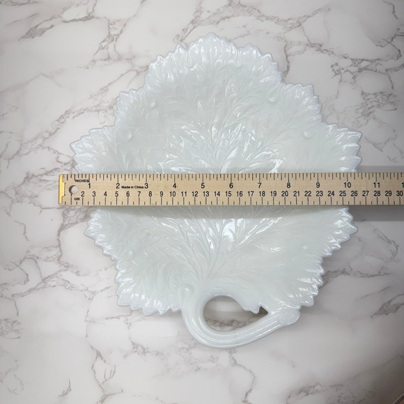 Vintage Fenton Milk Glass Leaf Serving Dish Handle 50s Art Glass Serving Platter - Picture 11 of 12